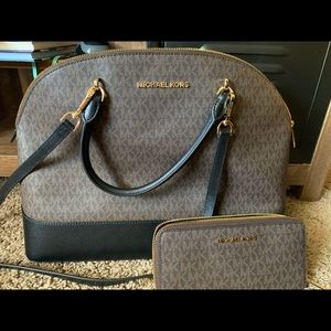 Brown and black mk set